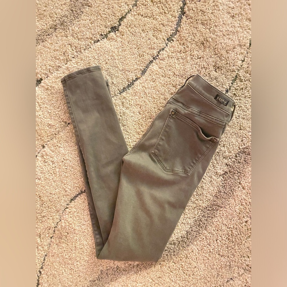 H&M Shaping Skinny Jeans Size 26 Regular Waist Stretch Jegging Green